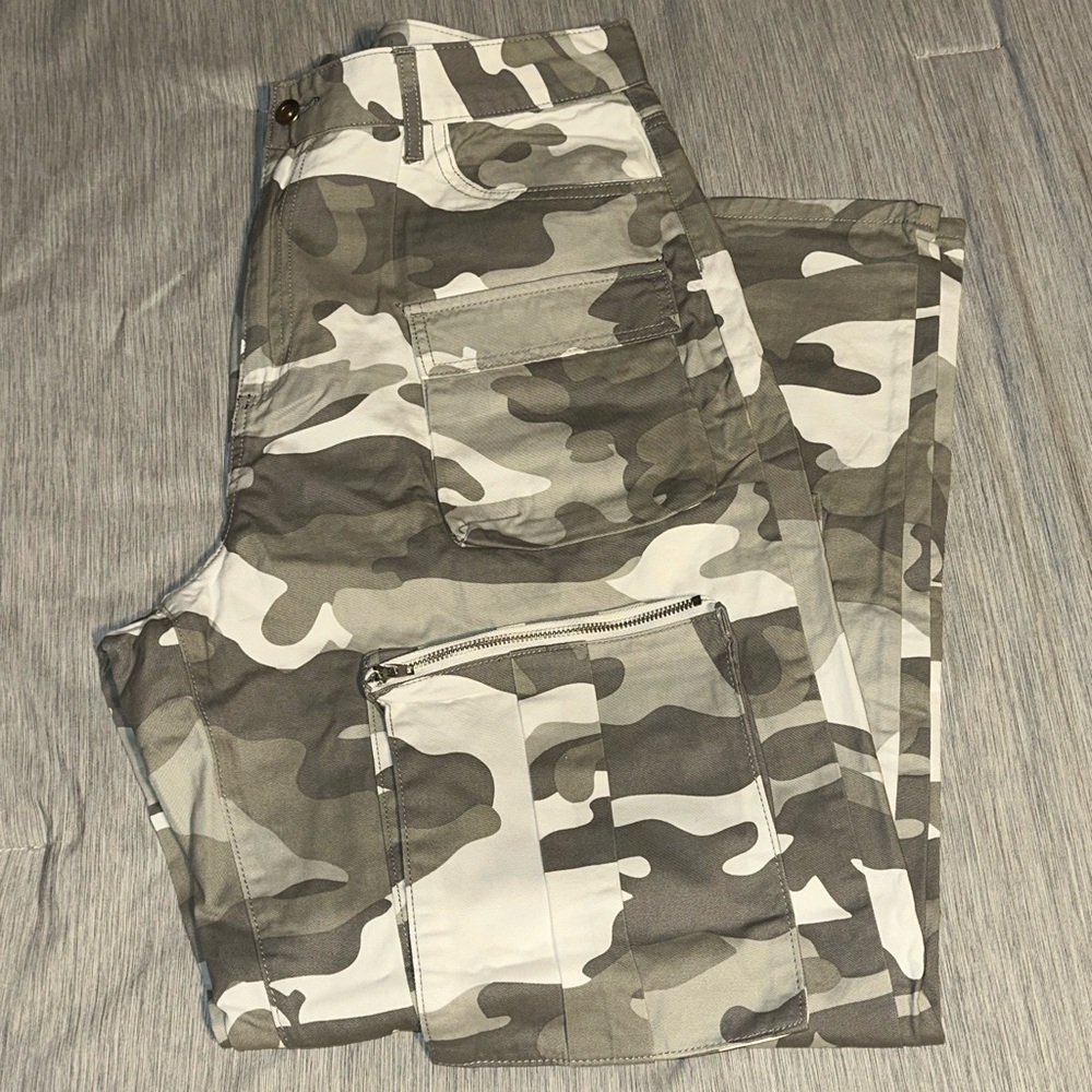 Fashion Nova Women’s Wide Leg Cargo Pants - Grey Camo - Size 1x